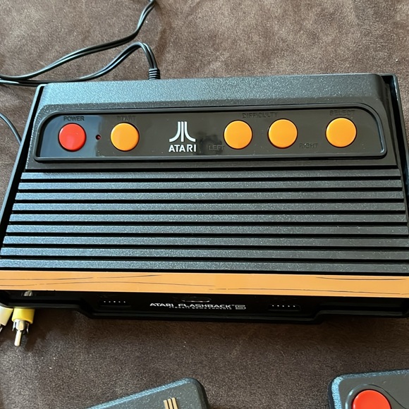 Atari flashback 5 wireless game console and two controllers - Picture 2 of 13